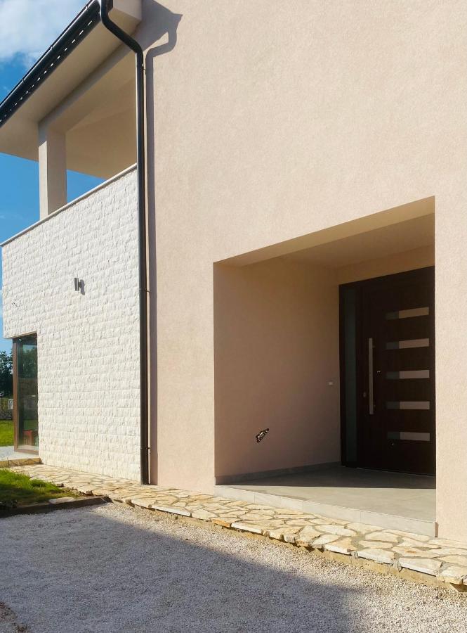Villa Fluggi Near Labin Santalezi 外观 照片