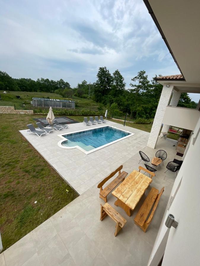 Villa Fluggi Near Labin Santalezi 外观 照片